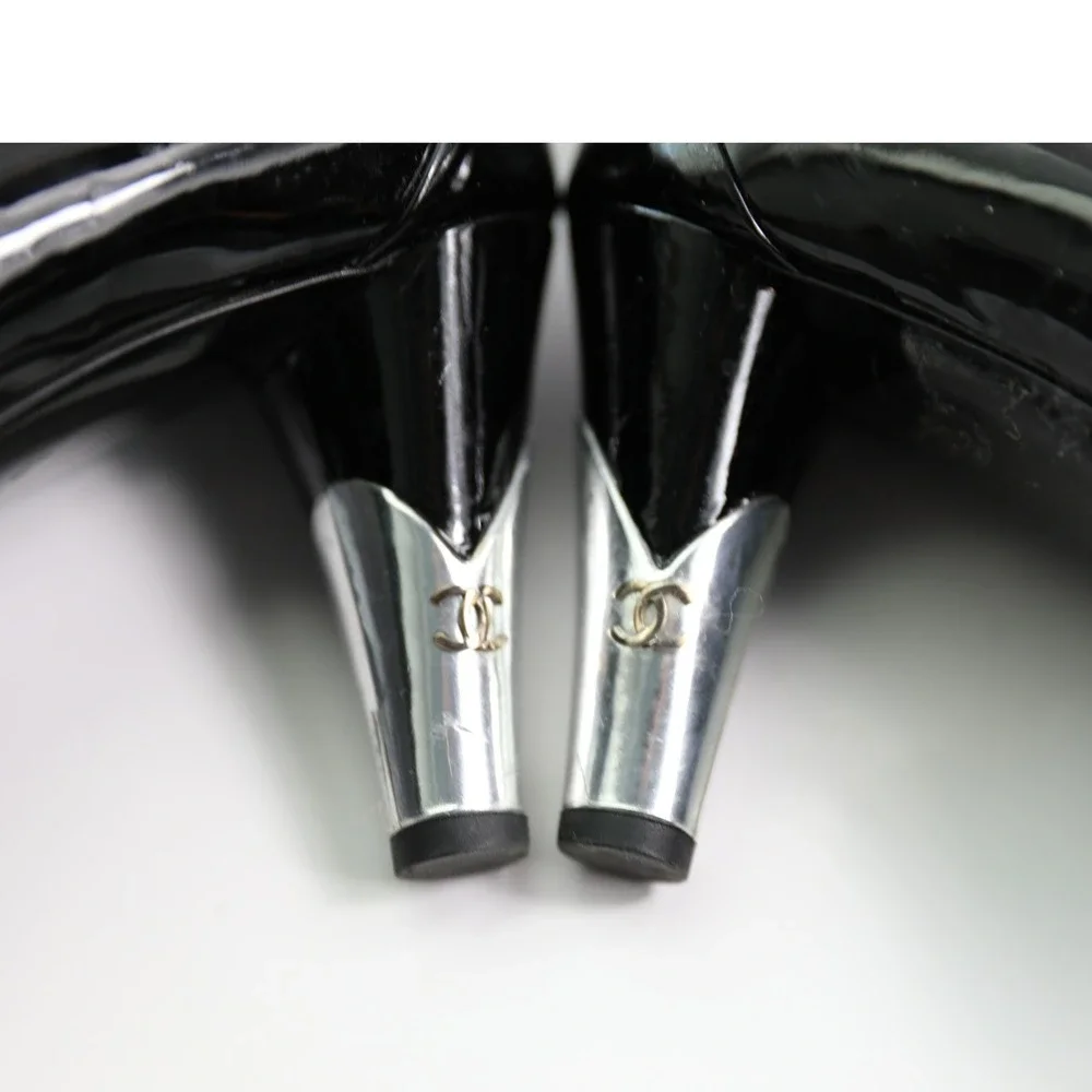 Chanel Black Patent Leather CC Logo Silver Heel Pumps Size 41 Made in‎ Italy